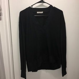 **SOLD** 
Rag & Bone - black long sleeve V neck